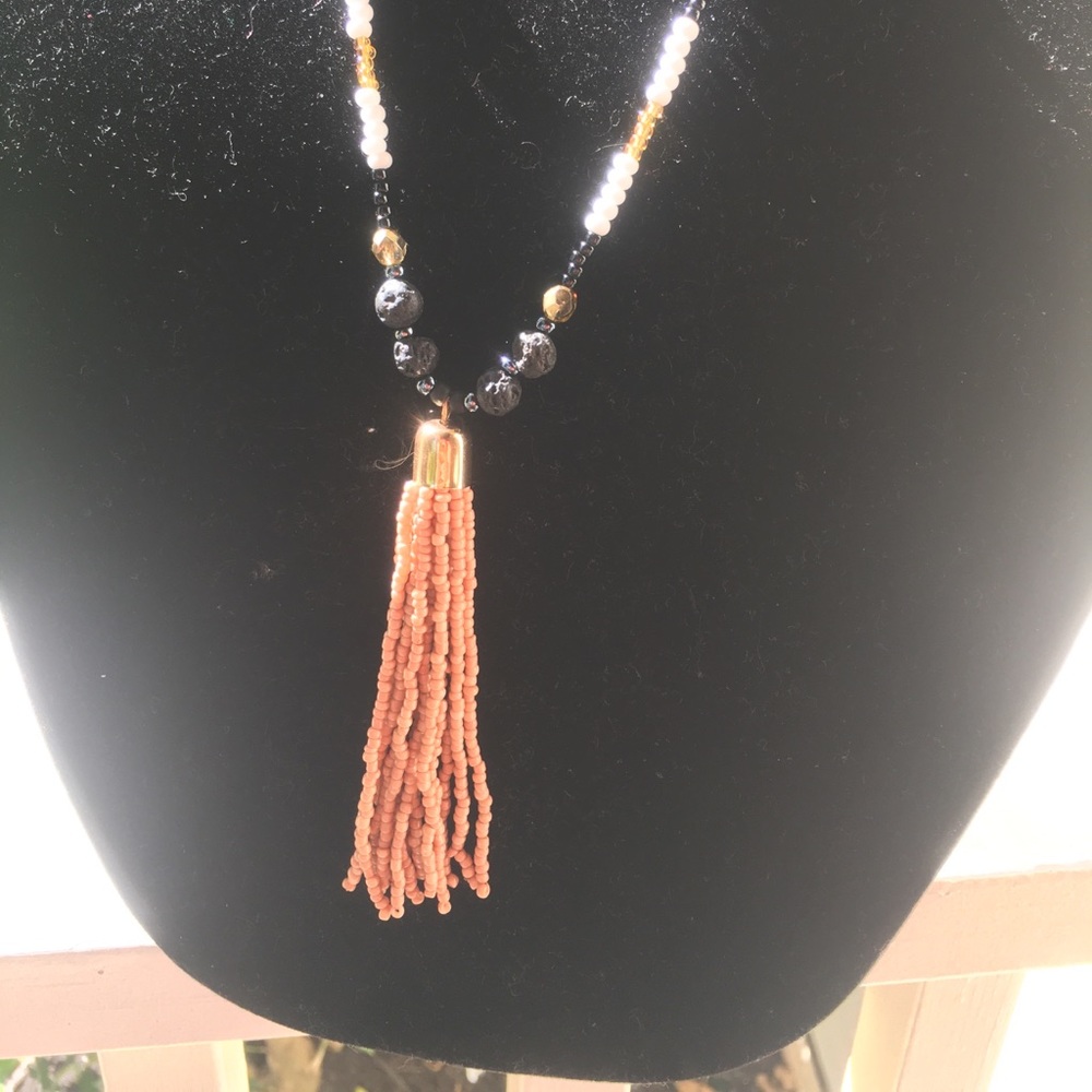 Pink tassel necklace - Picture 6 of 8